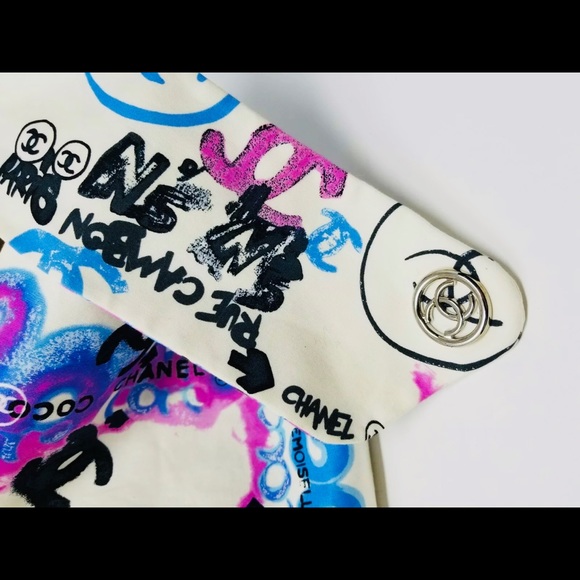 Chanel Graffiti Basket Ivory Canvas Logo bag🖤 - Picture 7 of 12